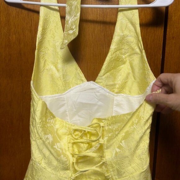 Yellow jacquard halter dress, new without tags - Picture 4 of 5